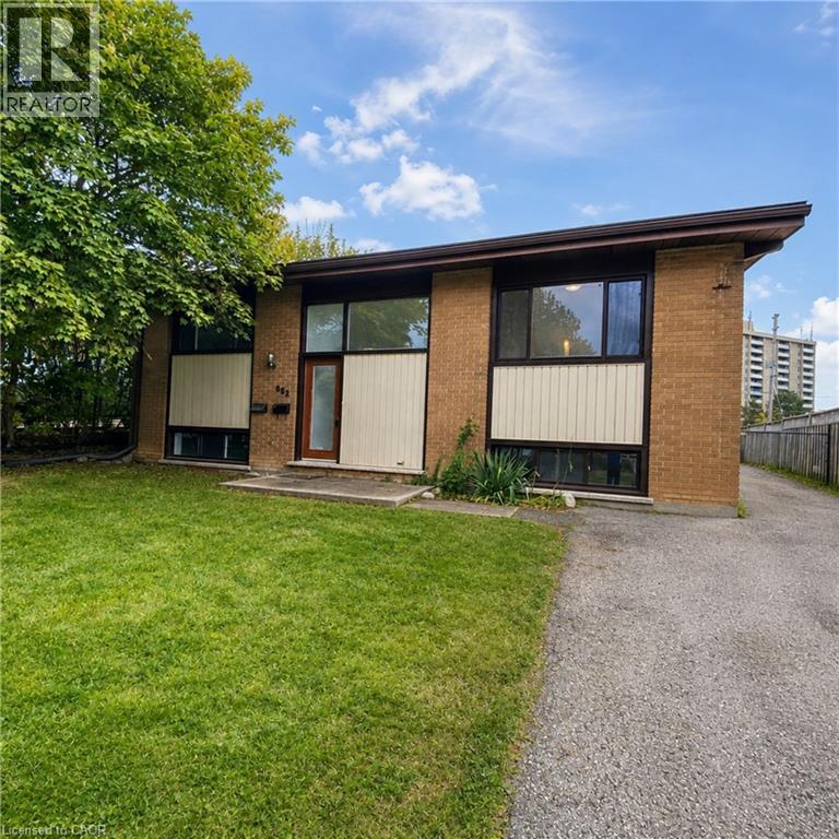 3 Bed, 1 Bath Apartment for Rent in London – 962 EAGLE Crescent Unit# 1, London - Image 3
