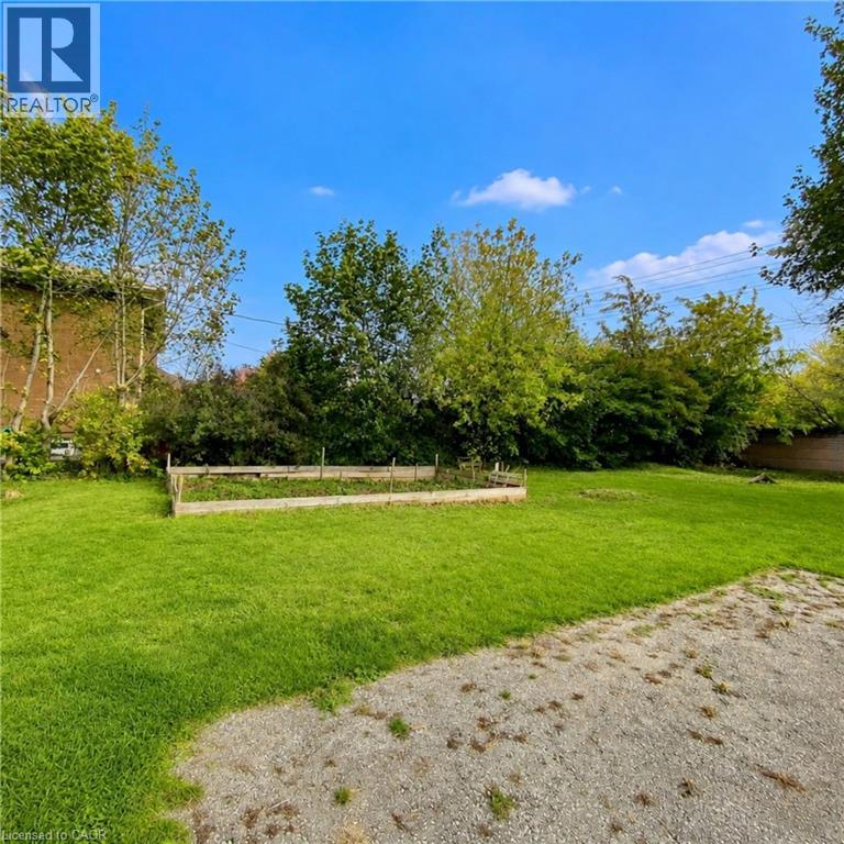 3 Bed, 1 Bath Apartment for Rent in London – 962 EAGLE Crescent Unit# 1, London - Image 6