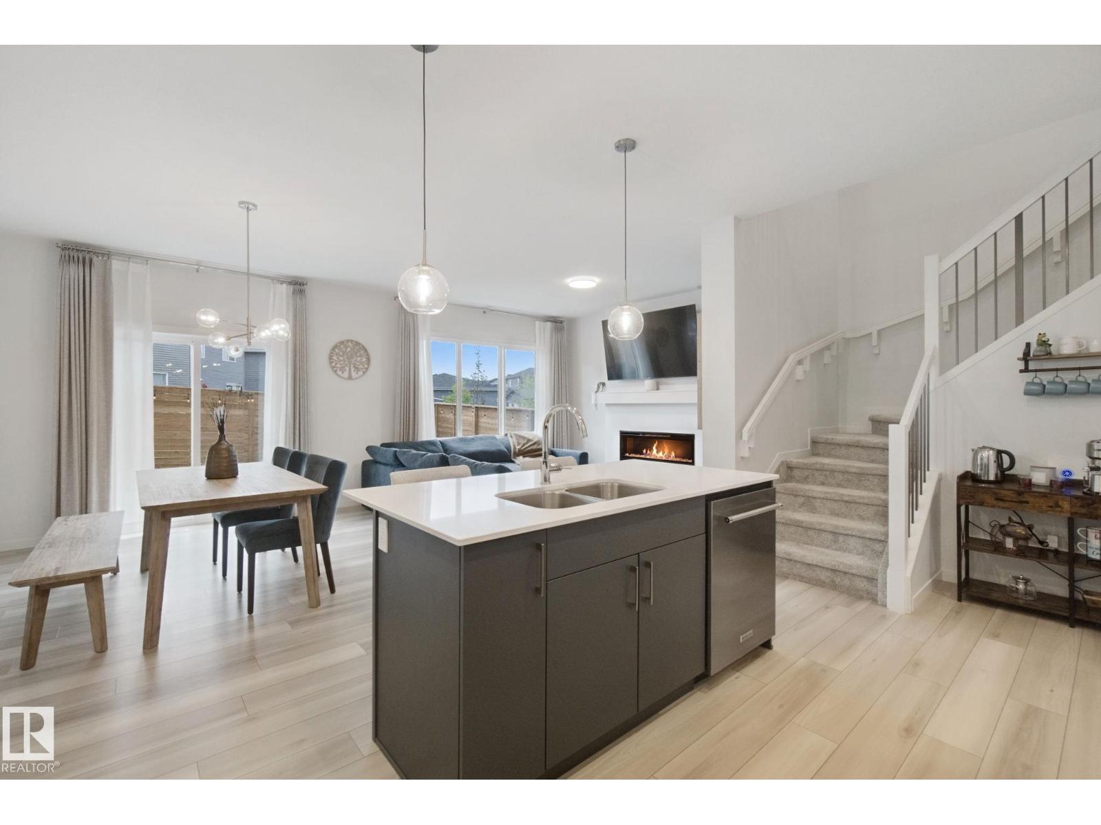 28 ROSEWOOD WY - 11