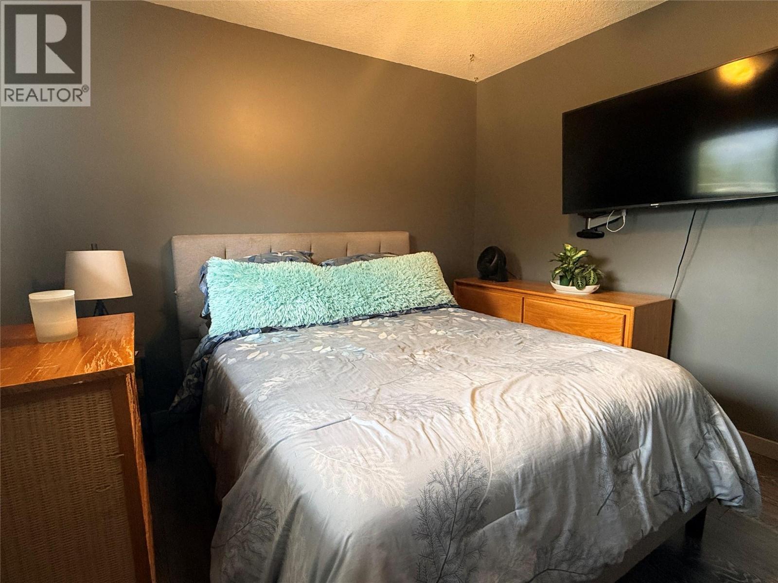93 Holmes Road - 27