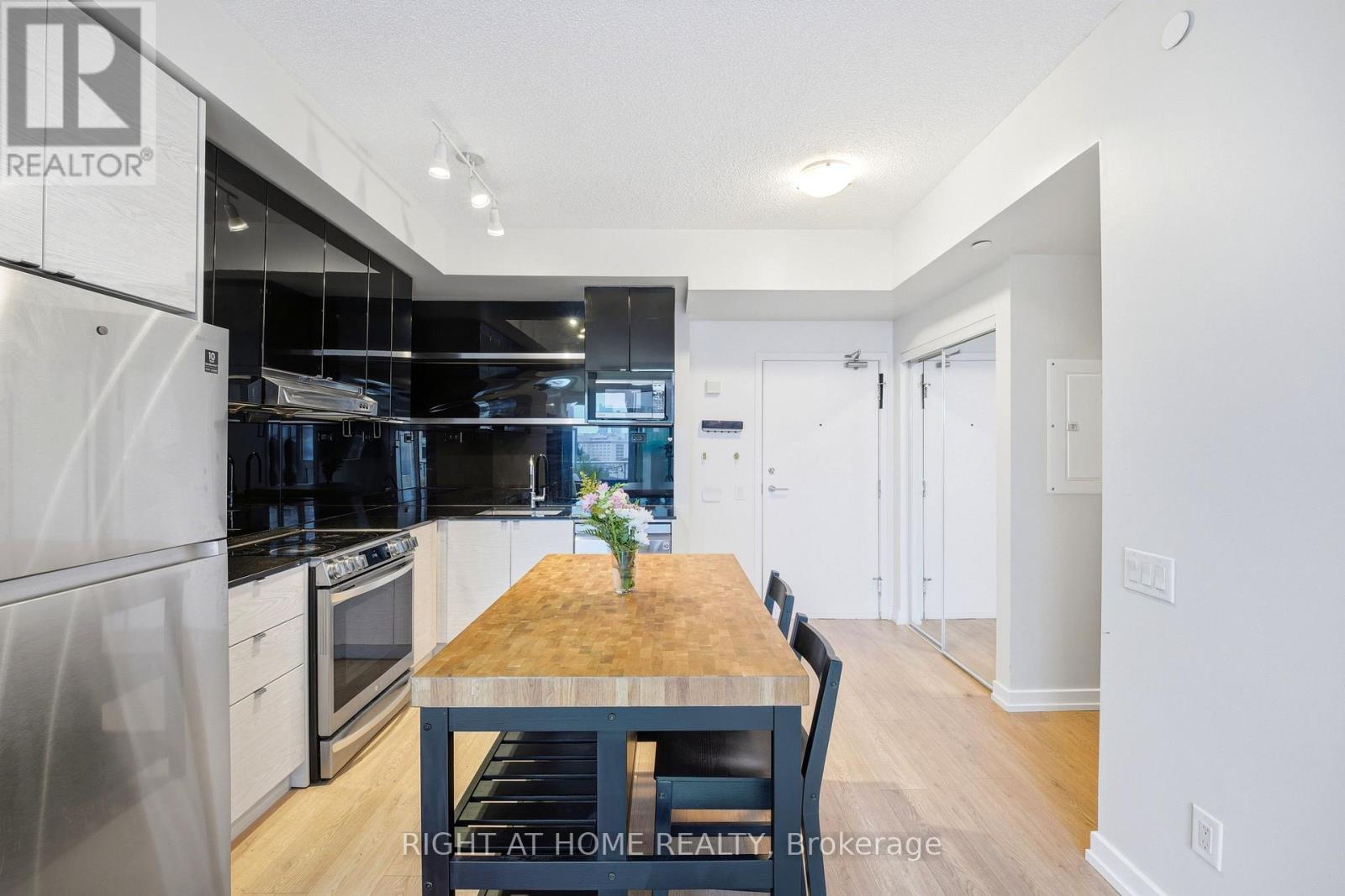 #219 72 ESTHER SHINER Boulevard, Toronto (Bayview Village), Ontario, M2K0C4, Toronto (Bayview Village), Ontario — photo 5 of 5