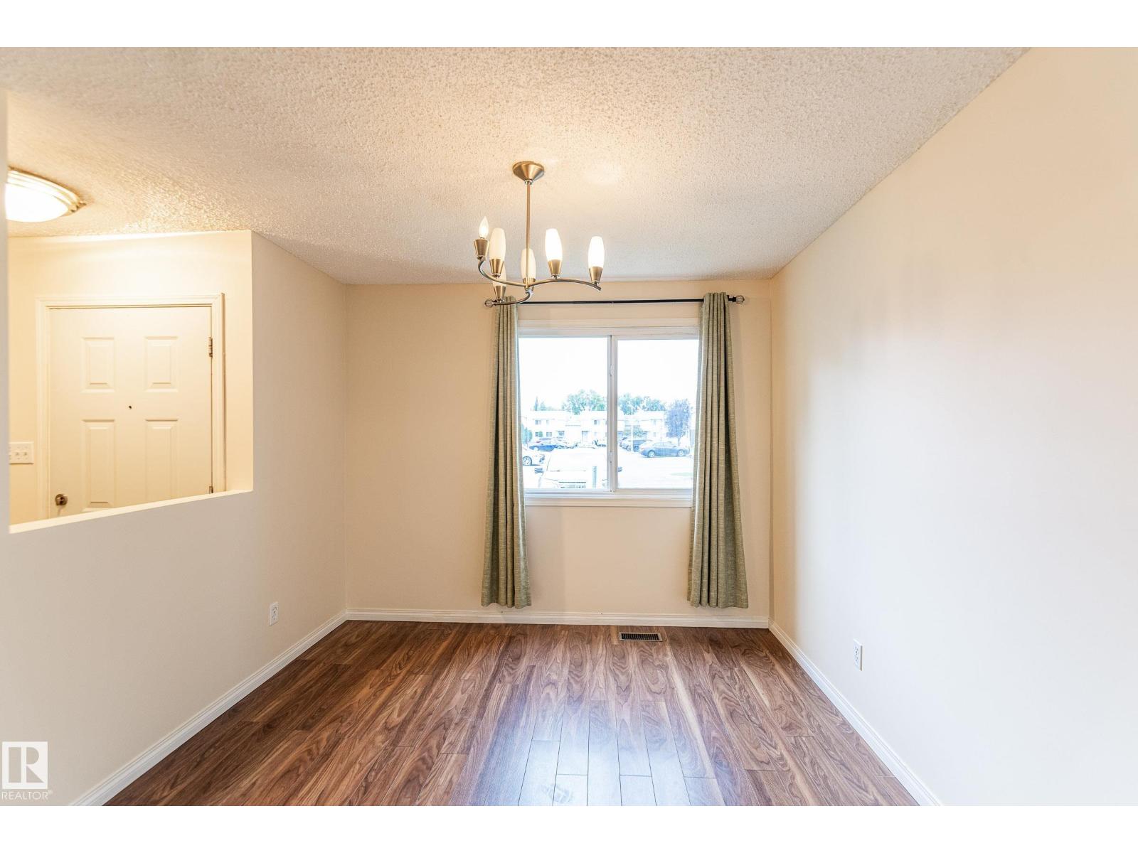 #4 3221 119 ST NW - 8