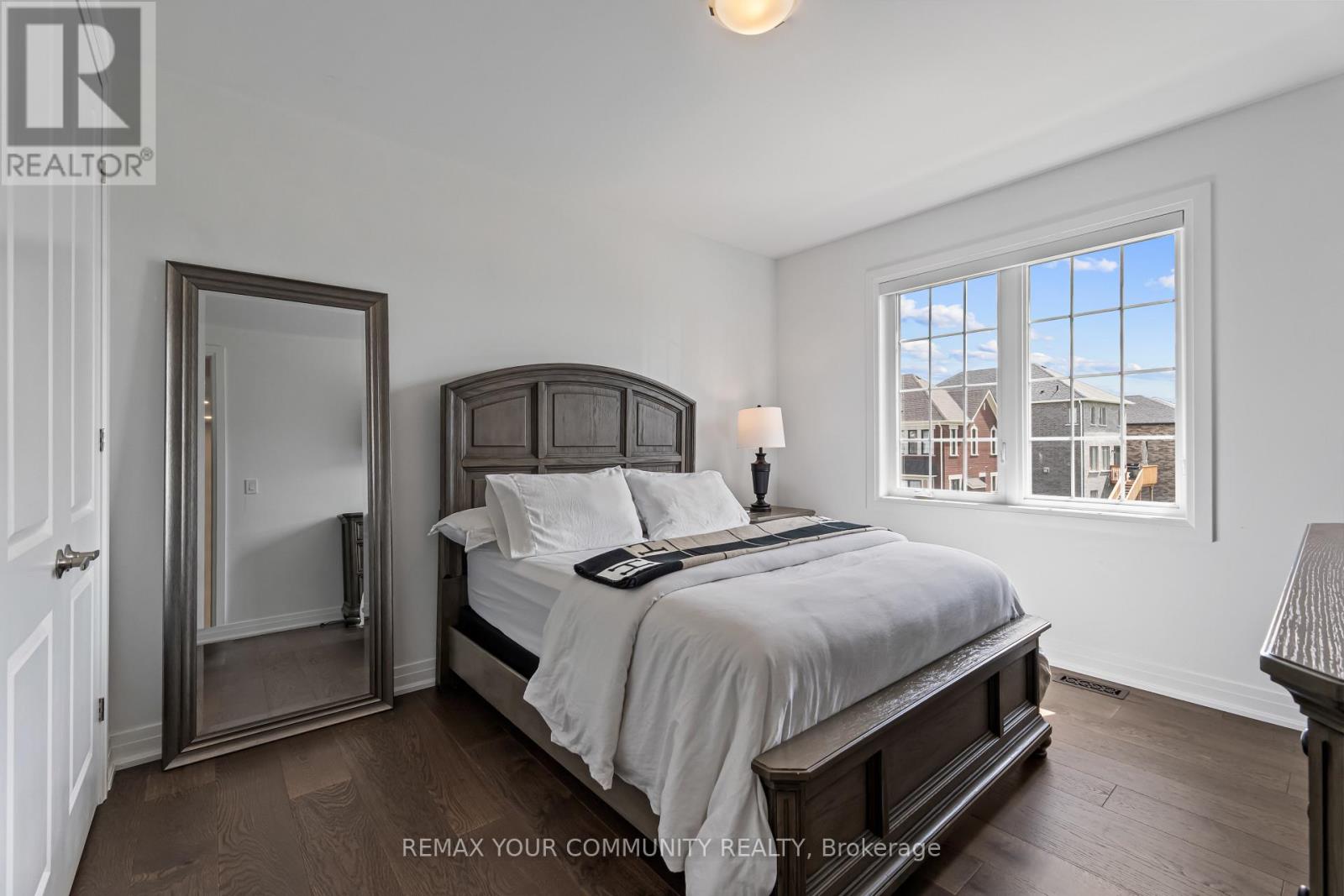 614 NEWLOVE STREET - 26