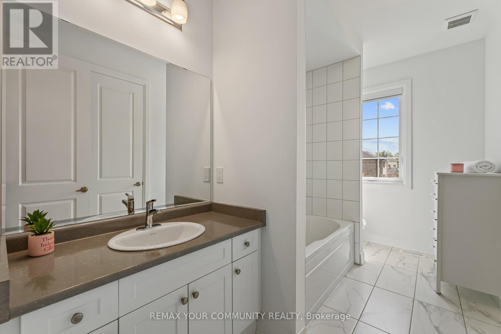 614 NEWLOVE STREET - Image 24