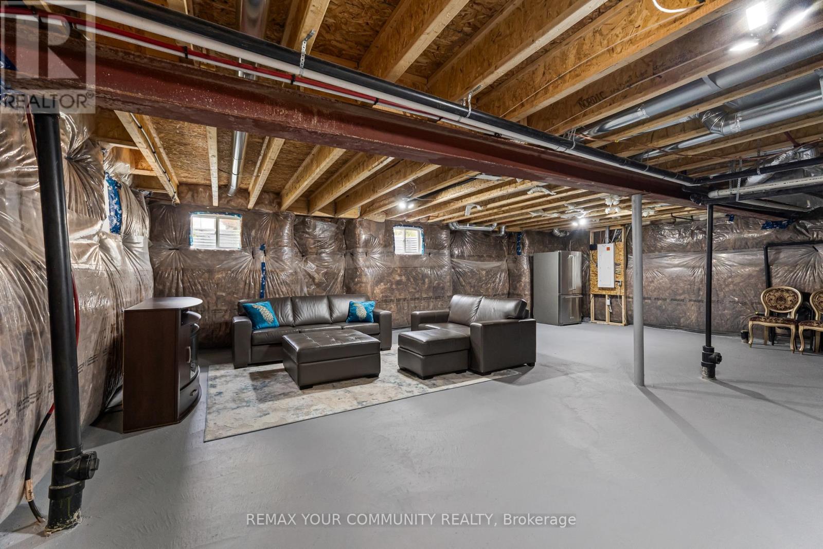 614 NEWLOVE STREET - Image 41