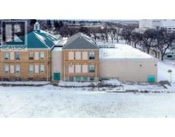 500 Coteau Street W, Moose Jaw, SK S6H5E4 Photo 9