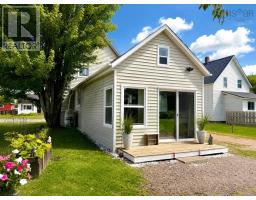 4pc Bathroom - 22 Chamberlain Street, Amherst, NS B4H1J8 Photo 9