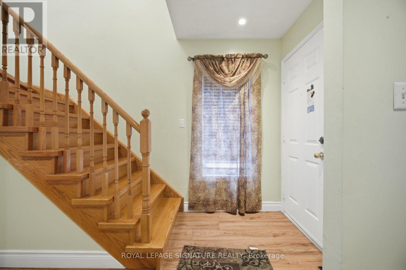 213 Fernforest Drive, Brampton (Sandringham-Wellington), Ontario, L6R1T7, Brampton (Sandringham-Wellington), Ontario — photo 4 of 5