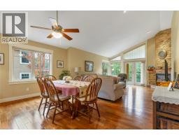 4pc Ensuite bath - 6932 Manning Place Unit# 2, Vernon, BC V1B2Y5 Photo 13