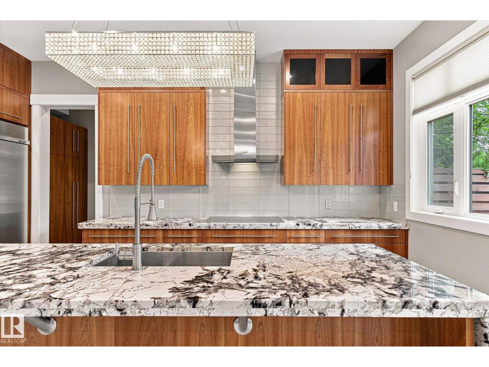 10637 128 ST NW - 12