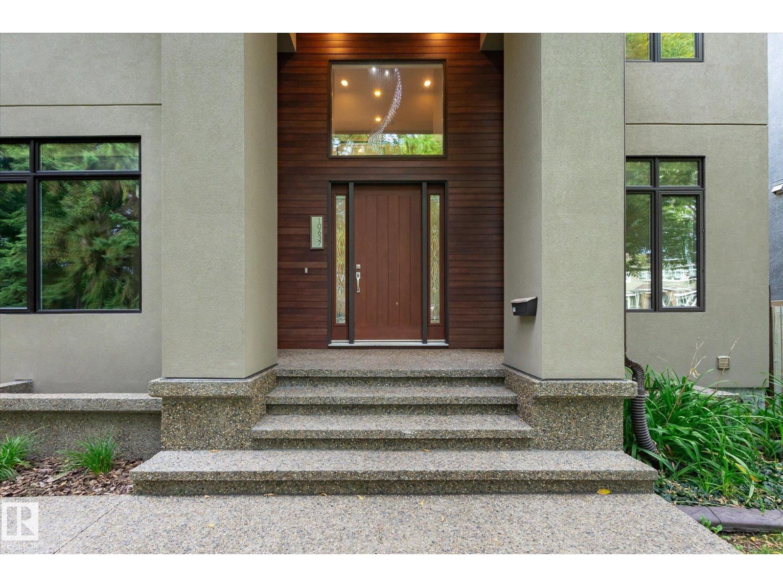 10637 128 ST NW - 2