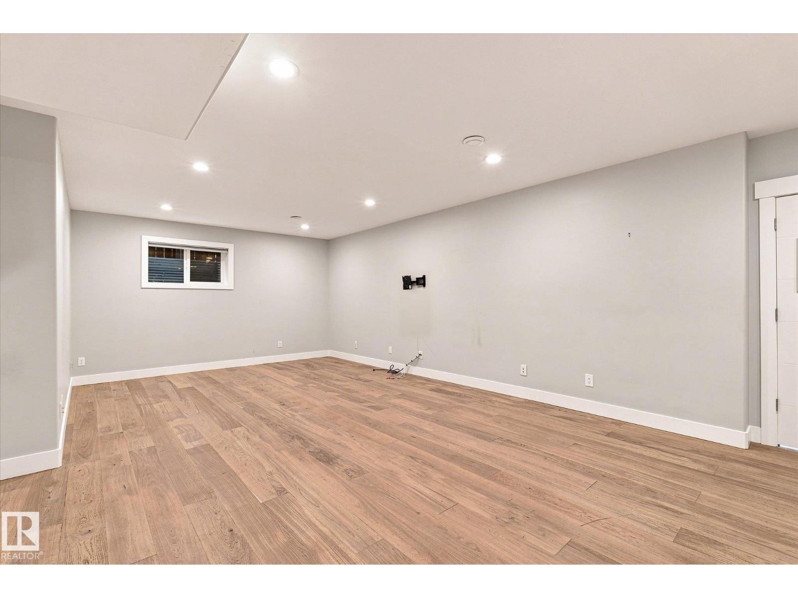10637 128 ST NW - 40