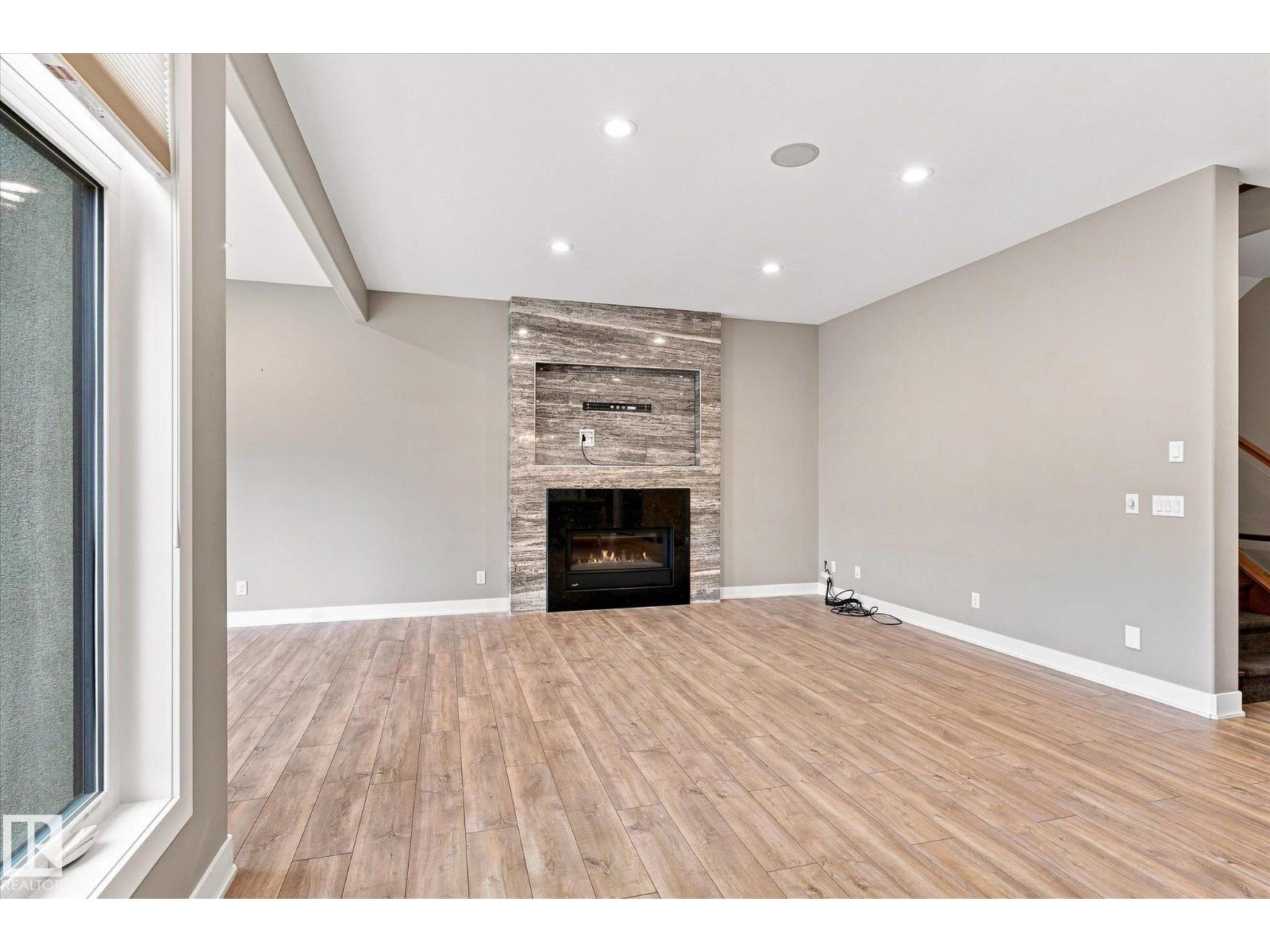 10637 128 ST NW - 4