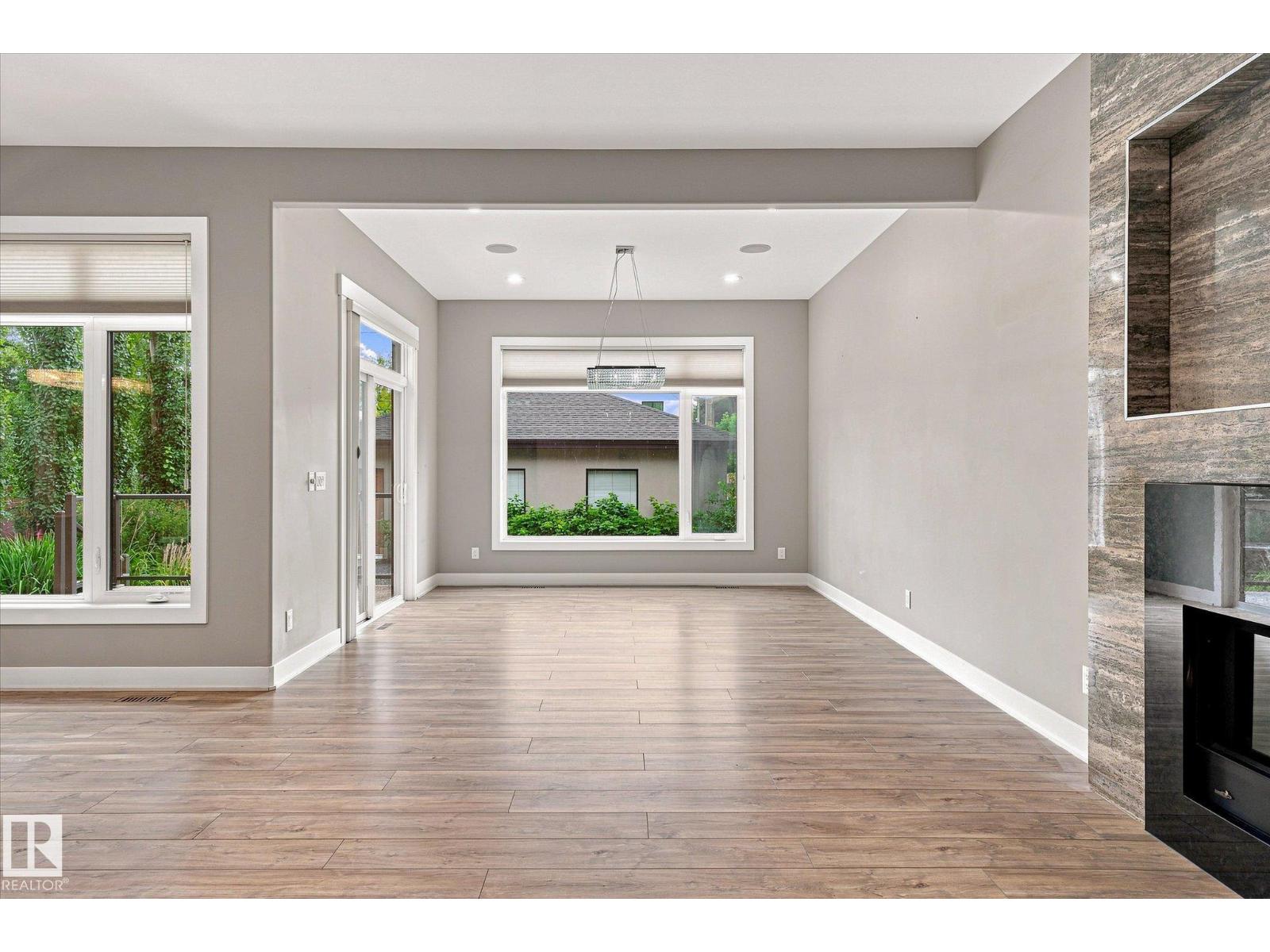 10637 128 ST NW - 8