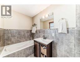 145 Sunset Heights, Crossfield, AB T0M0S0 Photo 16