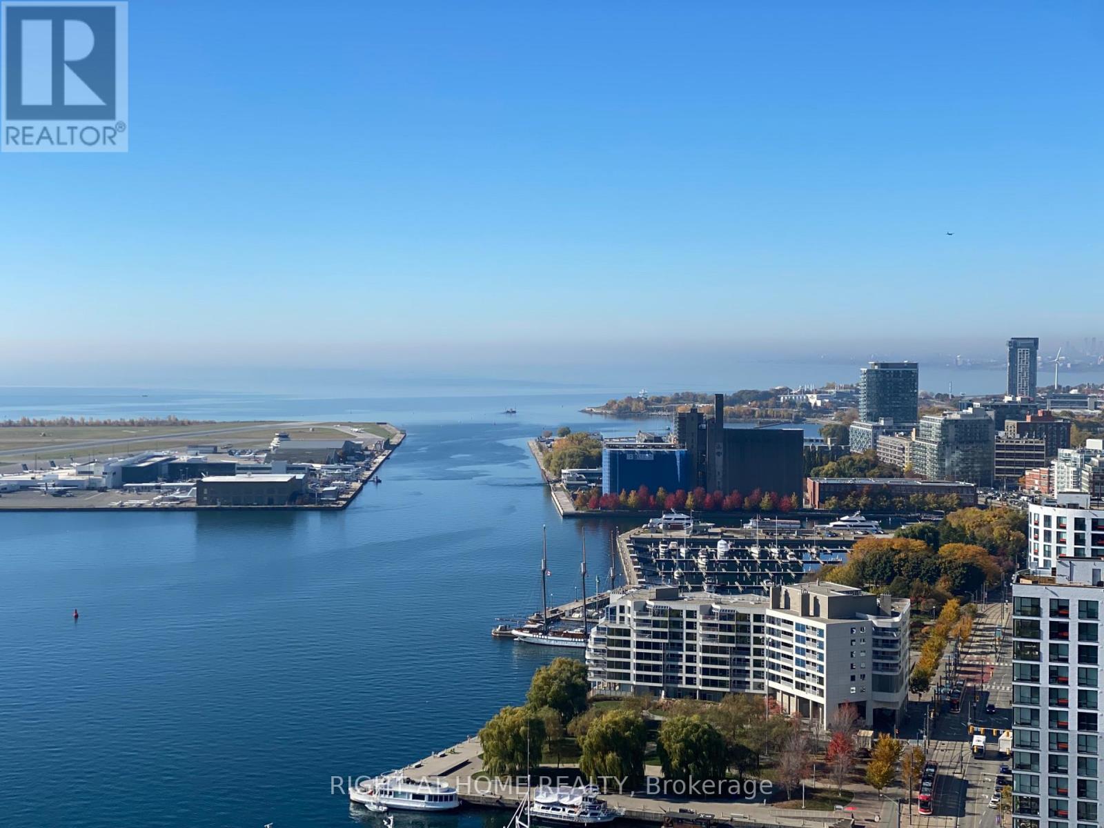 #3008 270 Queens Quay, Toronto (Waterfront Communities), Ontario, M5J2N4, Toronto (Waterfront Communities), Ontario — photo 1 of 5