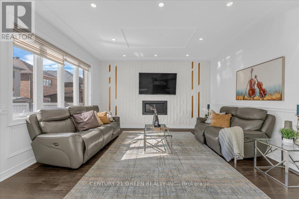 16 GRENDON CRESCENT - 16
