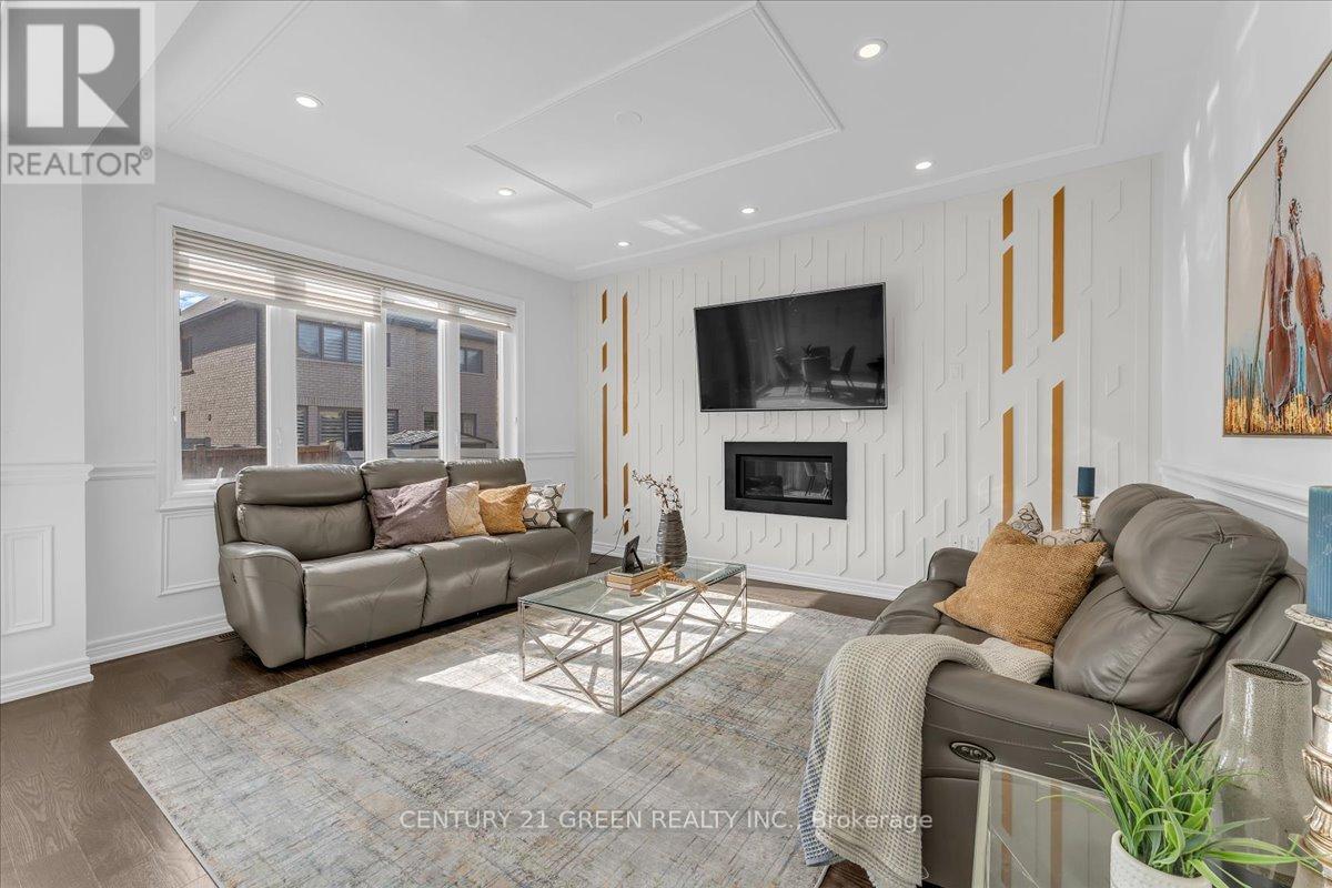 16 GRENDON CRESCENT - 17