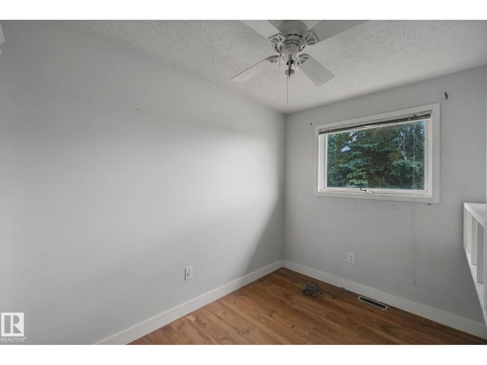 5928 11 AV NW - 24