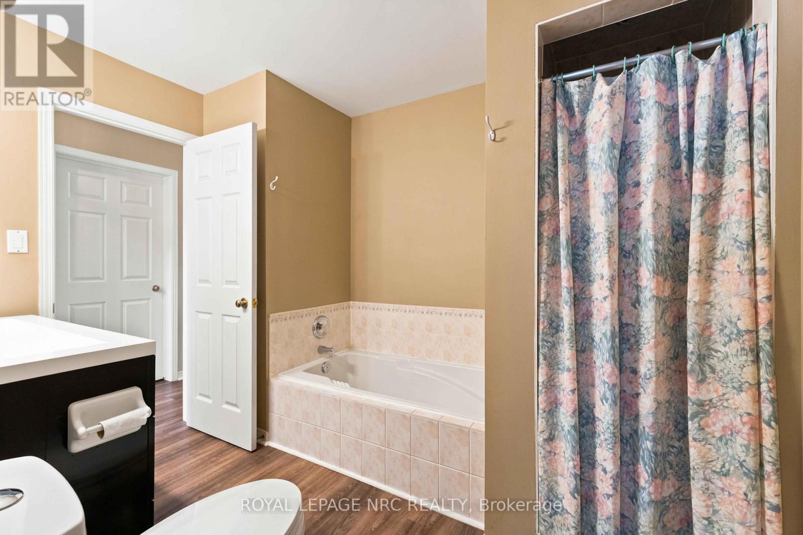5130 ST. GEORGE'S DRIVE - 19