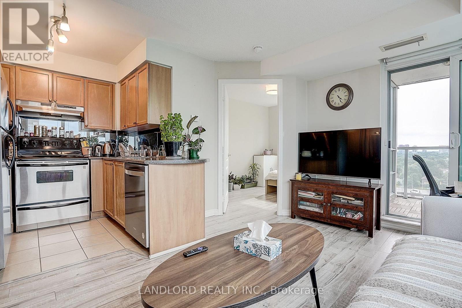 #1014 17 BARBERRY PLACE - 19