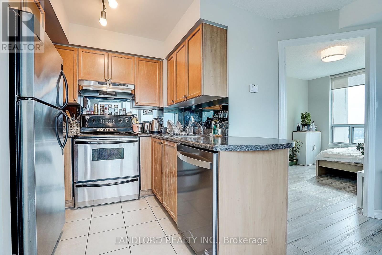 #1014 17 BARBERRY PLACE - 24