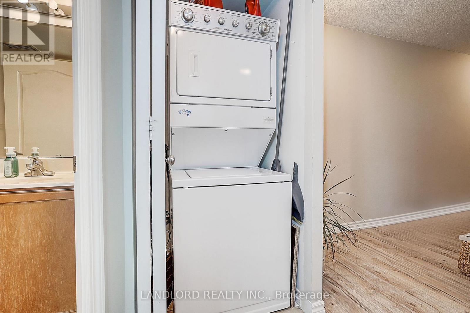 #1014 17 BARBERRY PLACE - Image 29