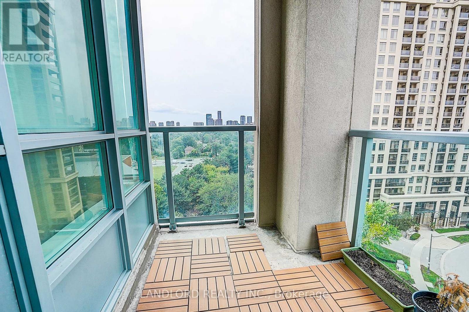 #1014 17 BARBERRY PLACE - Image 31