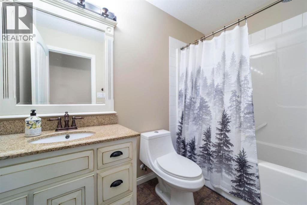 Listing photo – 3312 51 Street Close, Camrose