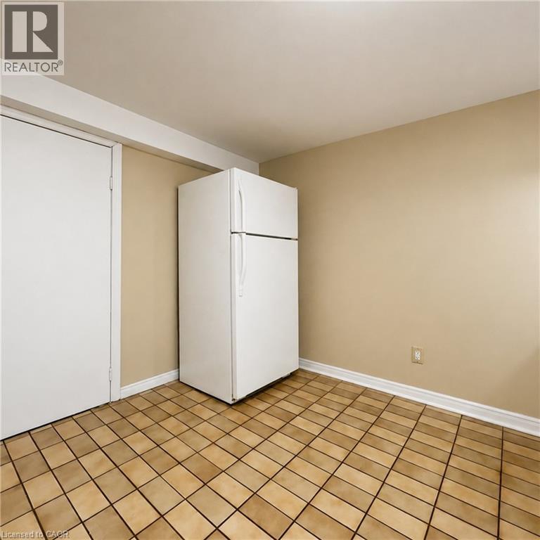 2 Bed, 1 Bath Apartment for Rent in London – 252 WELLINGTON Road S Unit# 2, London - Image 18