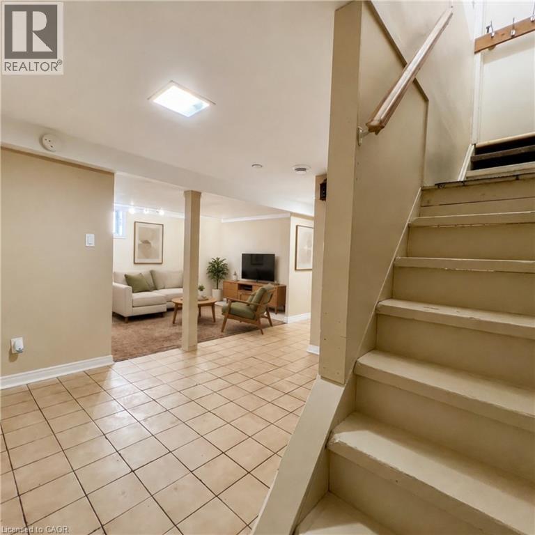 2 Bed, 1 Bath Apartment for Rent in London – 252 WELLINGTON Road S Unit# 2, London - Image 4