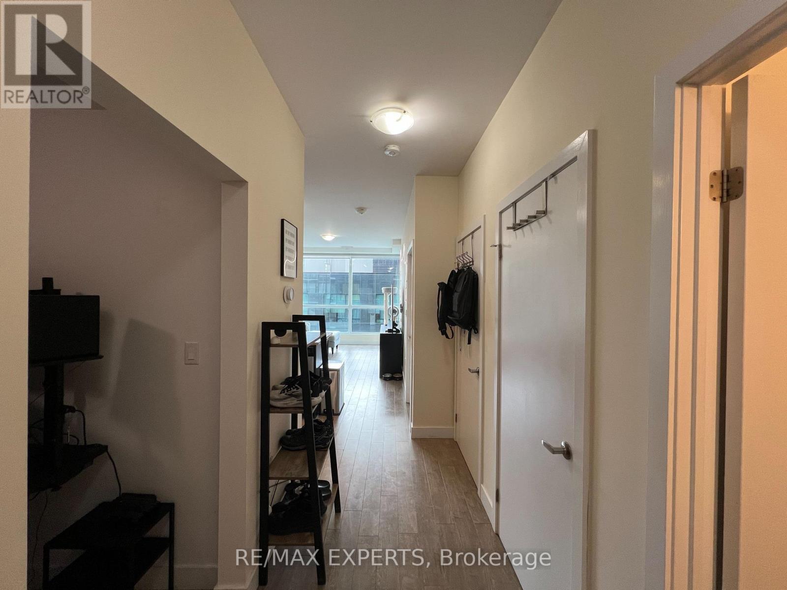 705 - 100 GARMENT STREET — photo 2
