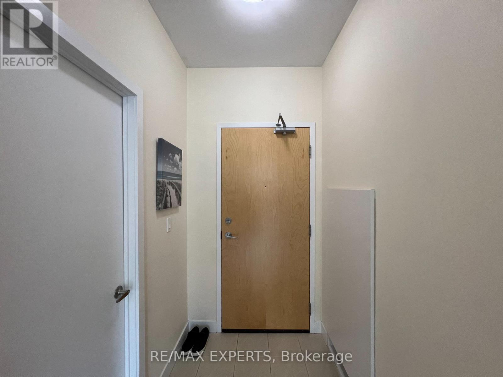 705 - 100 GARMENT STREET — photo 3