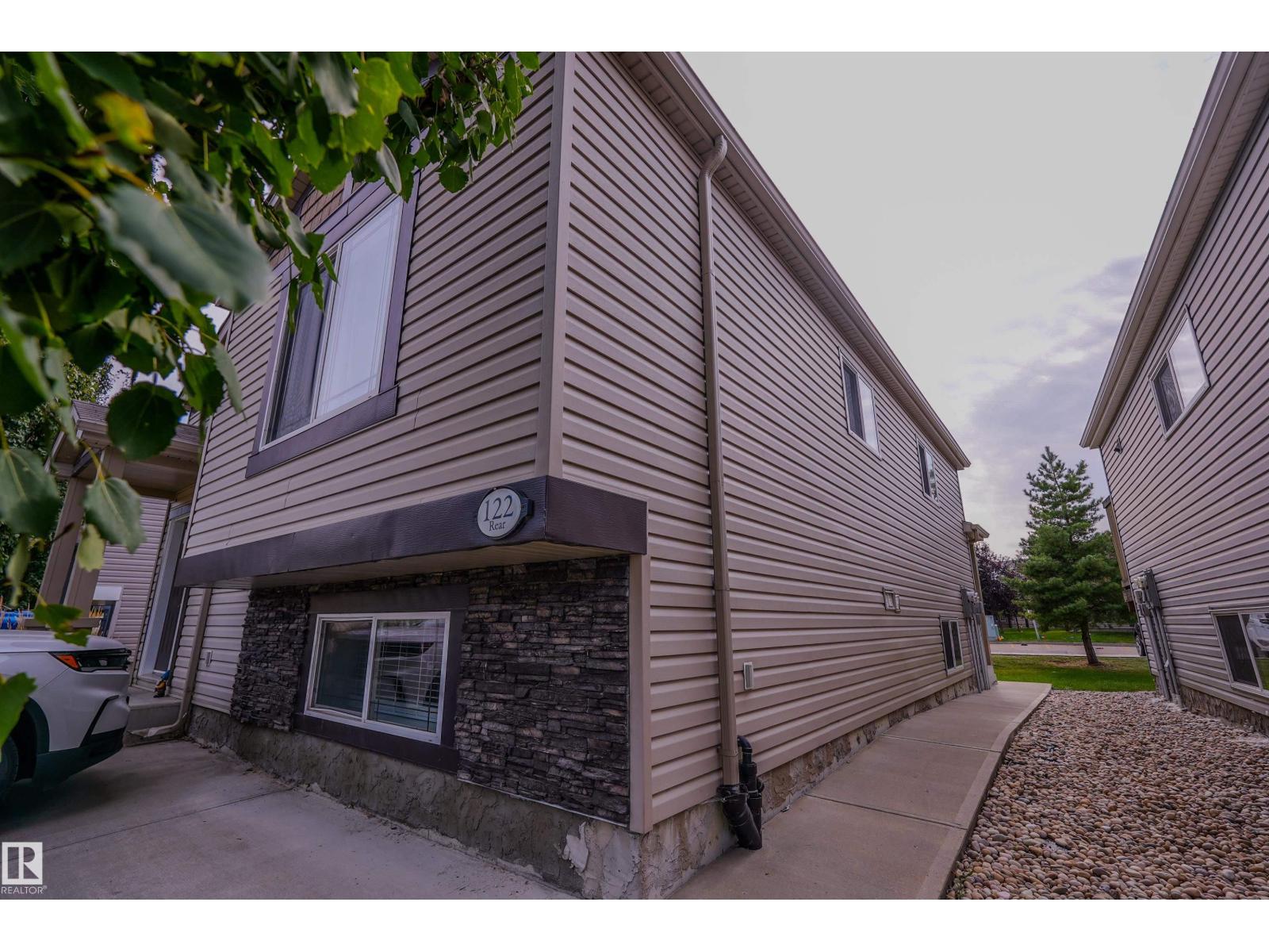 122 142 Selkirk PL - 4
