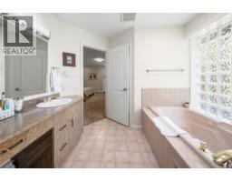 575 Johnstone Rd, Parksville, BC V9P2A5 Photo 29