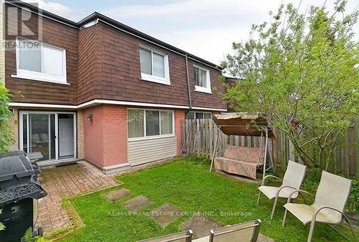 #200 2170 Bromsgrove Road, Mississauga (Clarkson), Ontario, L5J4J2, Mississauga (Clarkson), Ontario — photo 2 of 5