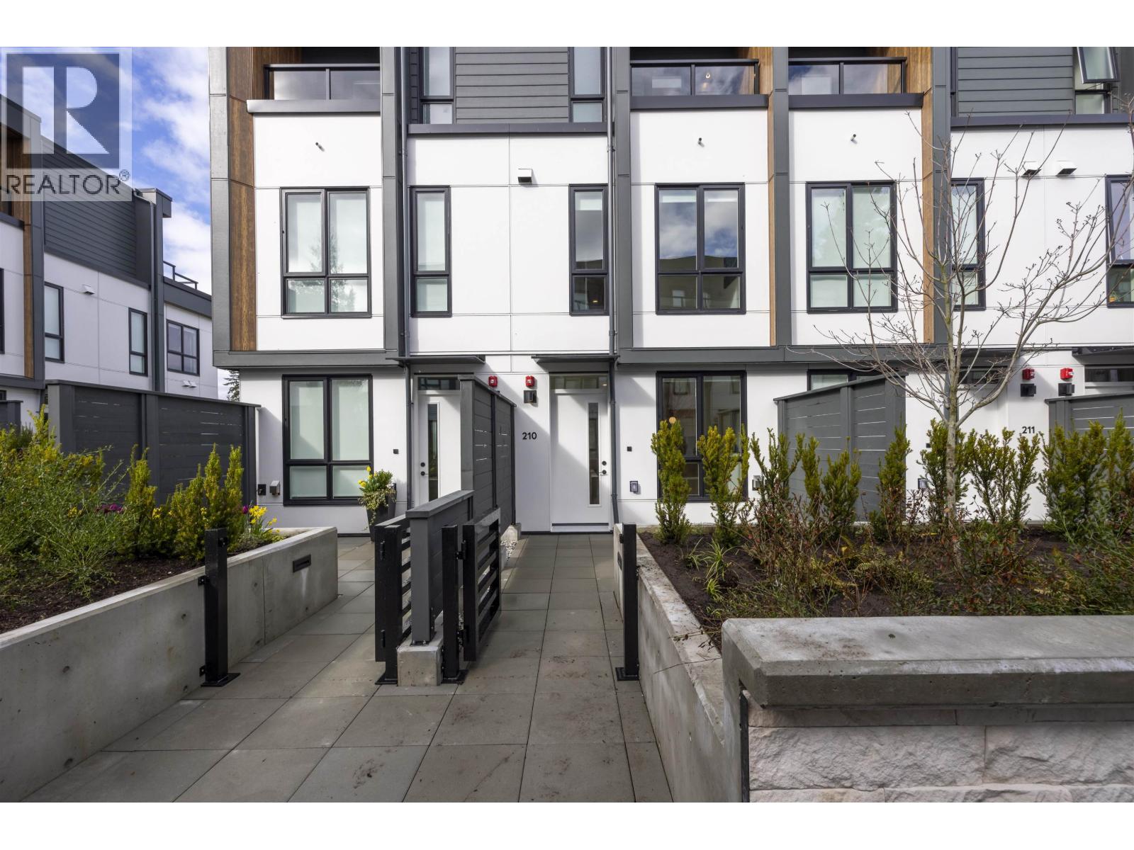 Property for sale at 210 715 DUCKLOW STREET