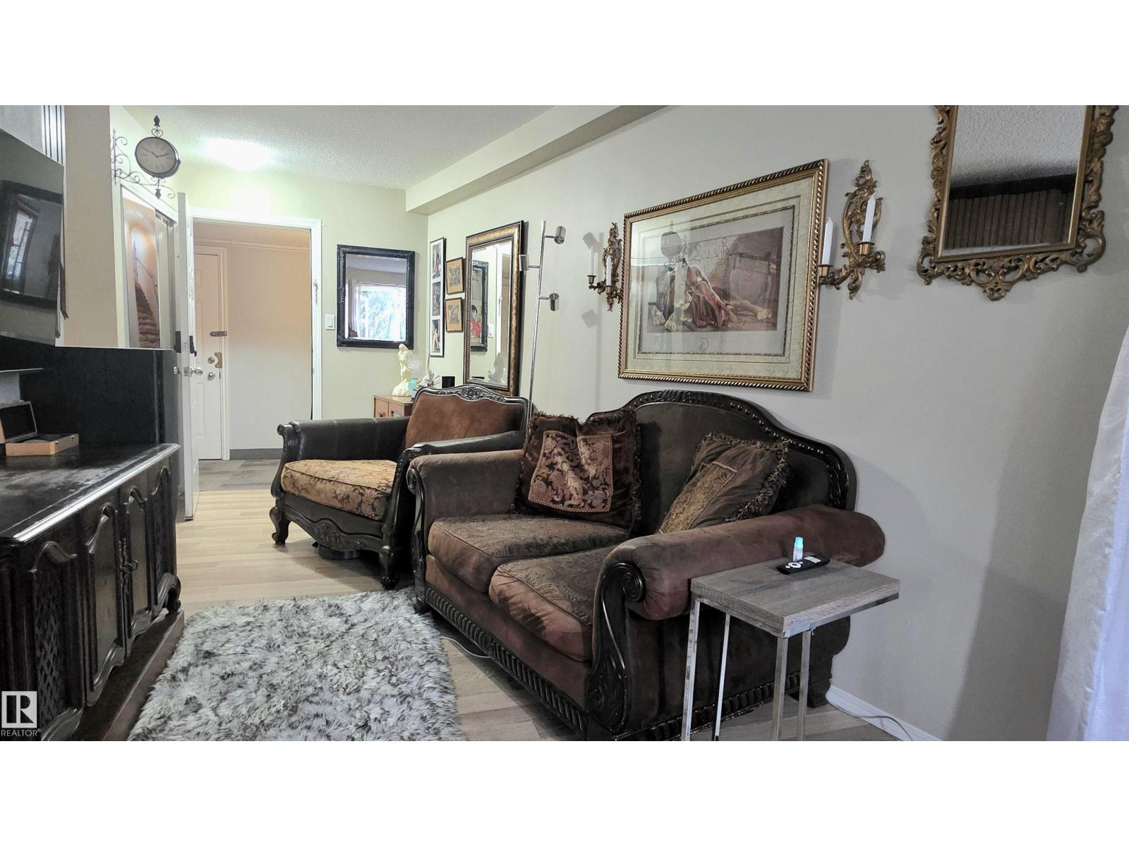 #104 8930 149 ST NW - 4