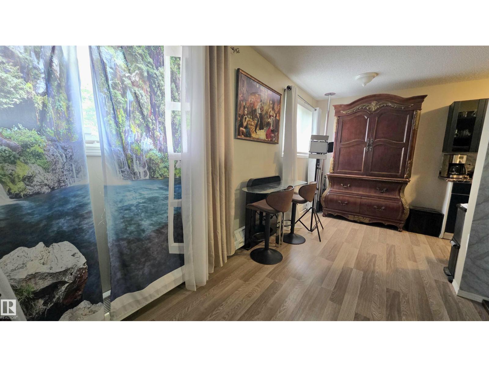 #104 8930 149 ST NW - 11