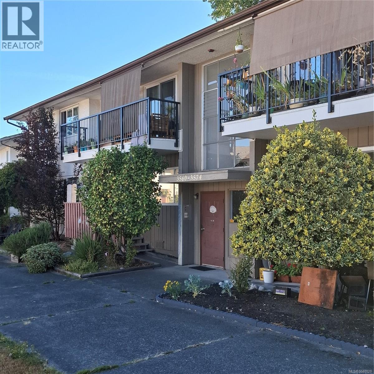 3566 Tillicum Road, Saanich, British Columbia, V8Z4H4, Saanich, British Columbia — photo 2 of 5
