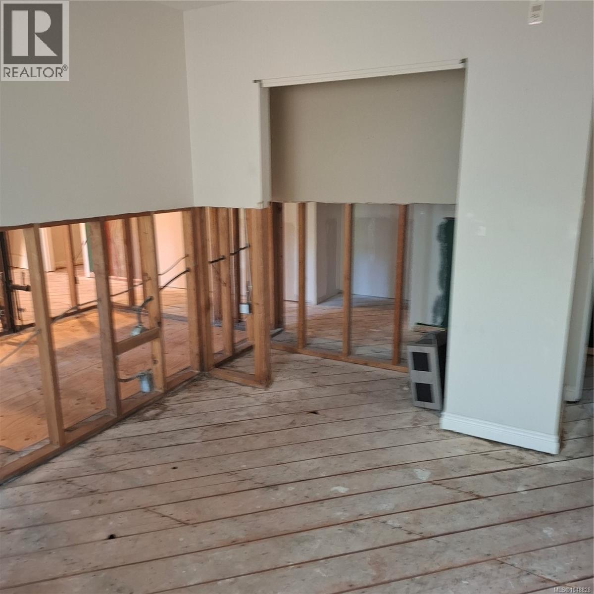 3566 Tillicum Rd - 8