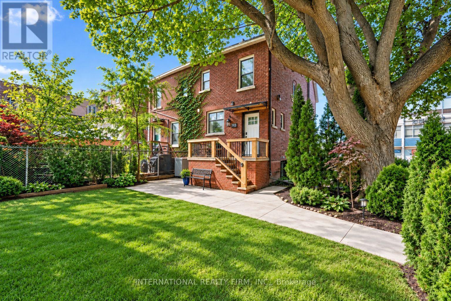 #Main/Lower 793 Dufferin Street, Toronto (Dufferin Grove), Ontario, M6H3K8, Toronto (Dufferin Grove), Ontario — photo 2 of 5
