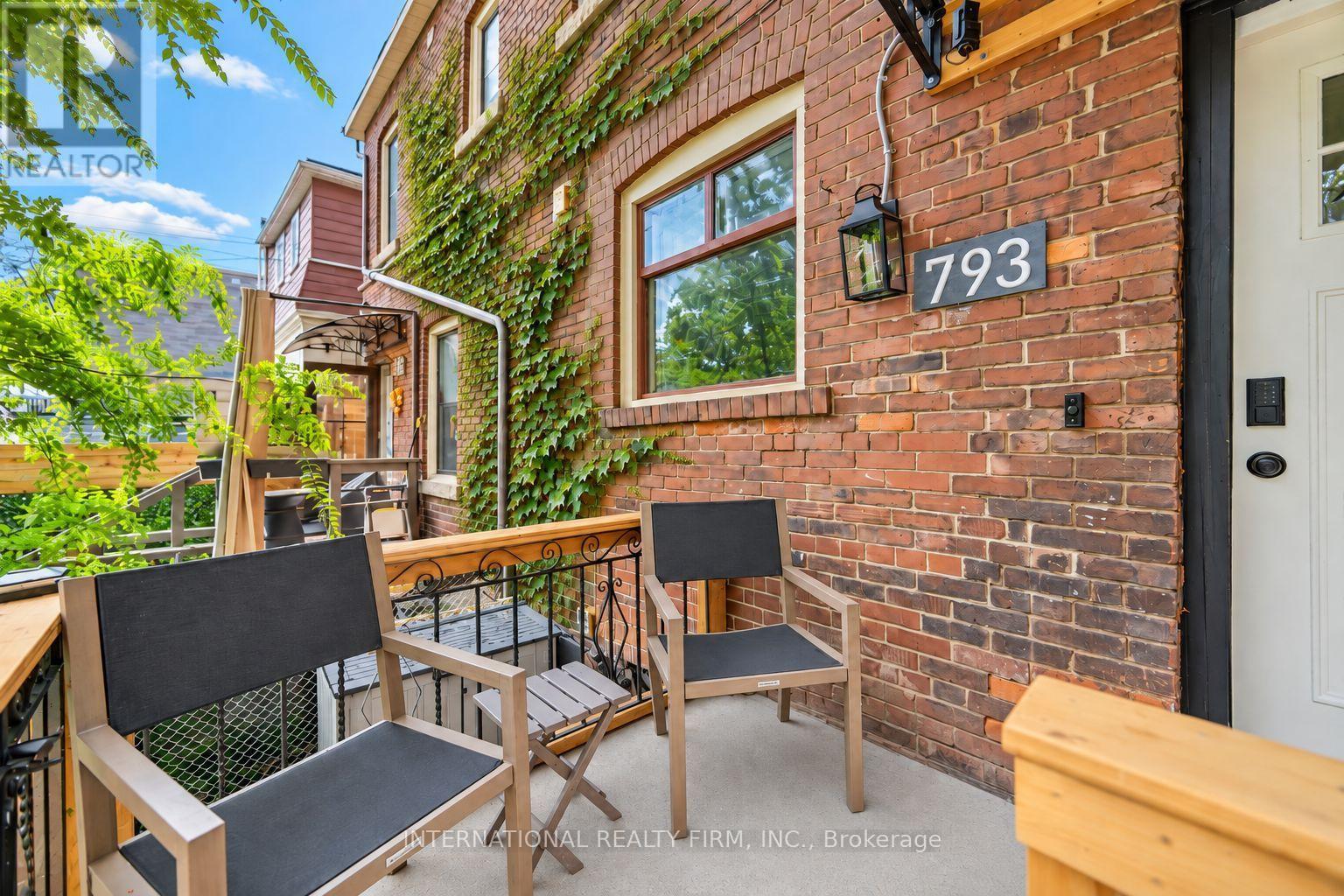 #Main/Lower 793 Dufferin Street, Toronto (Dufferin Grove), Ontario, M6H3K8, Toronto (Dufferin Grove), Ontario — photo 3 of 5