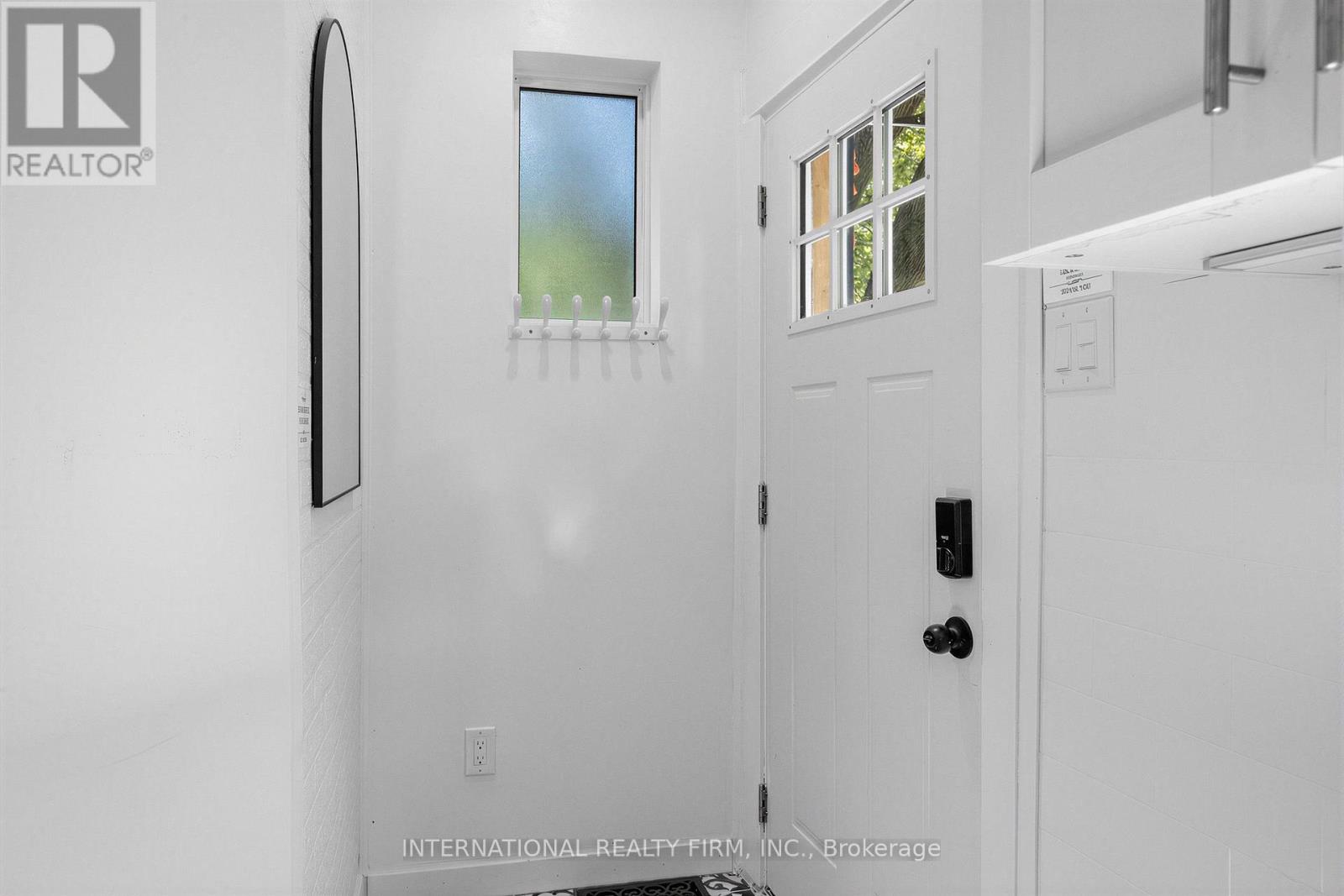 #Main/Lower 793 Dufferin Street, Toronto (Dufferin Grove), Ontario, M6H3K8, Toronto (Dufferin Grove), Ontario — photo 4 of 5