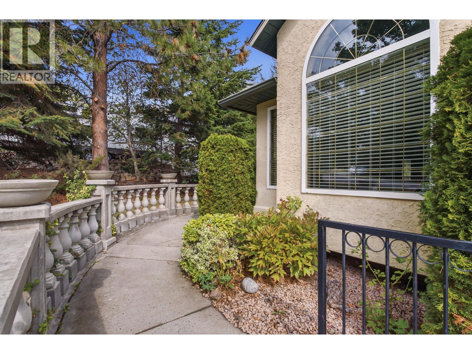 2374 Shannon Woods Drive, West Kelowna, British Columbia, V4T2M1, West Kelowna, British Columbia — photo 3 of 5