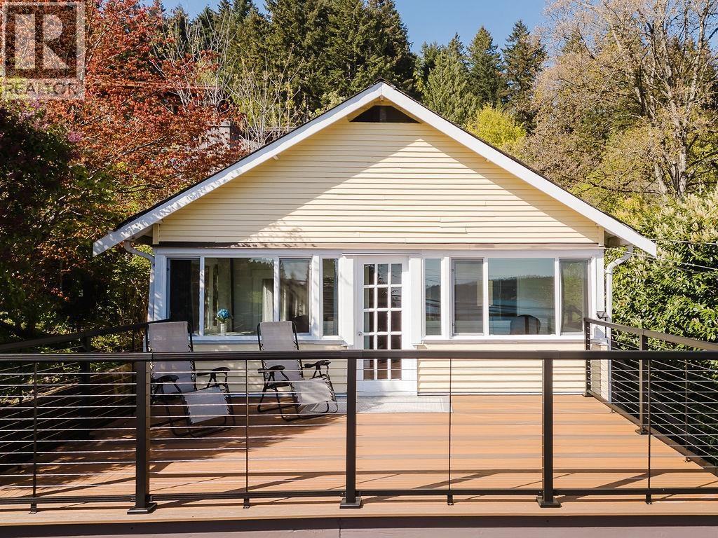 462 CENTRAL AVENUE, Gibsons — photo 3