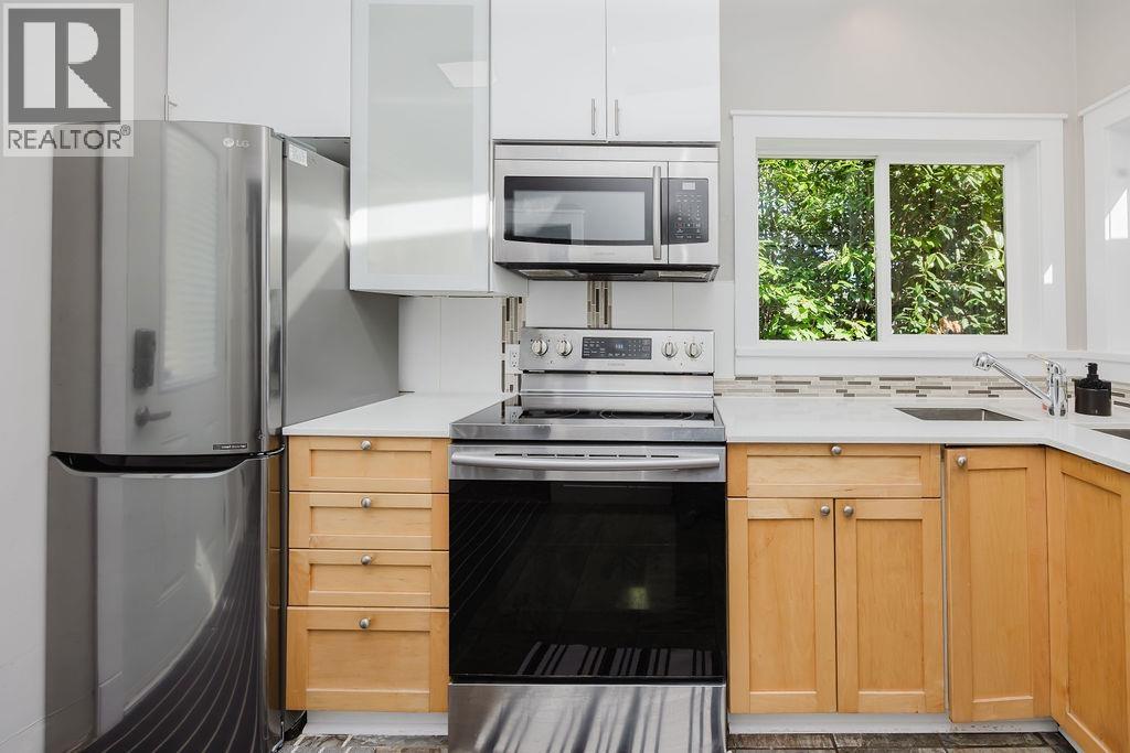 462 CENTRAL AVENUE, Gibsons — photo 9