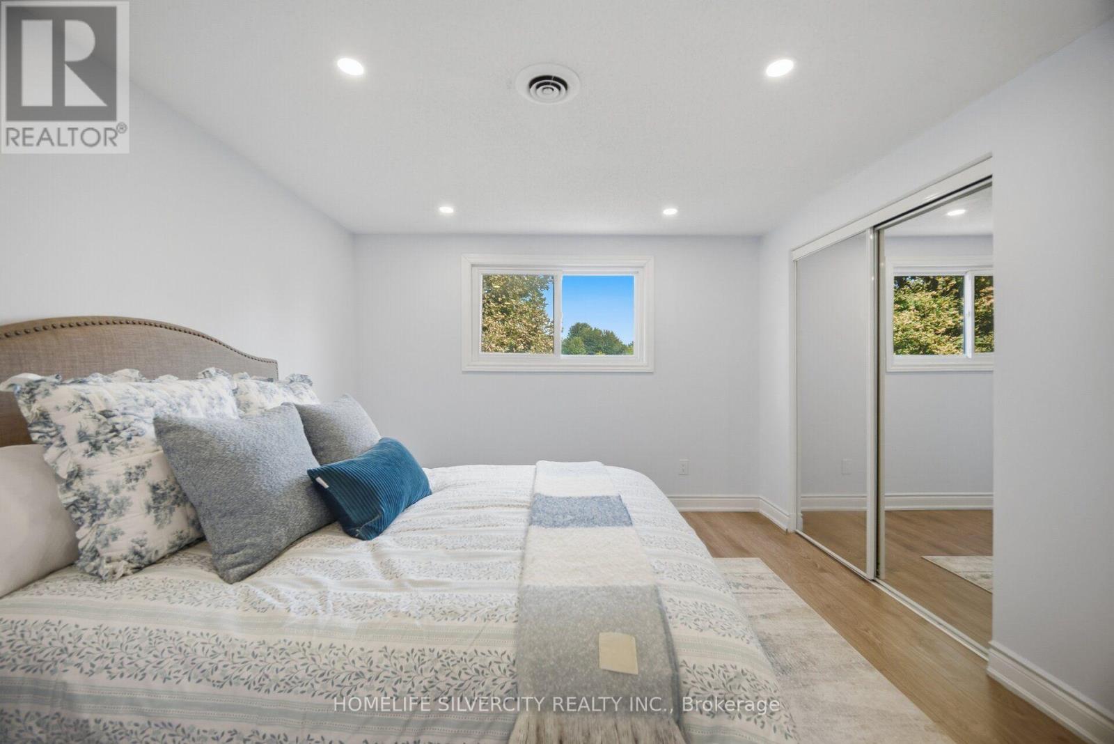 731 ELGIN STREET N - 11