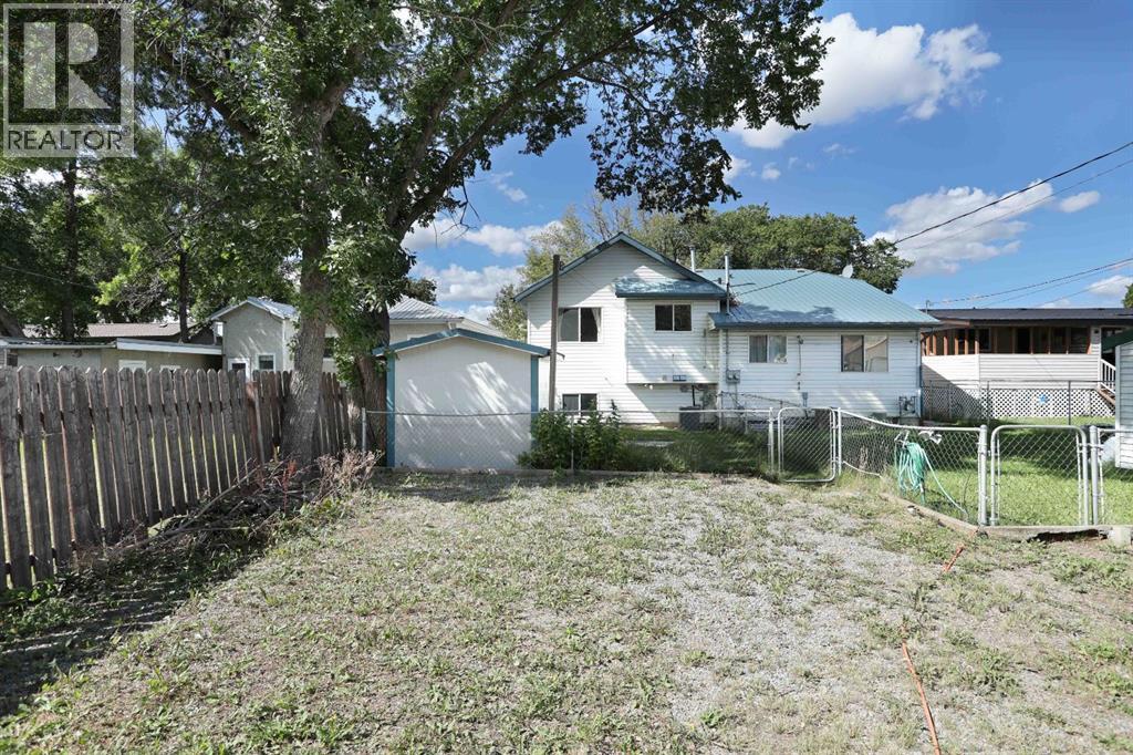 632 1 Street W - Image 44