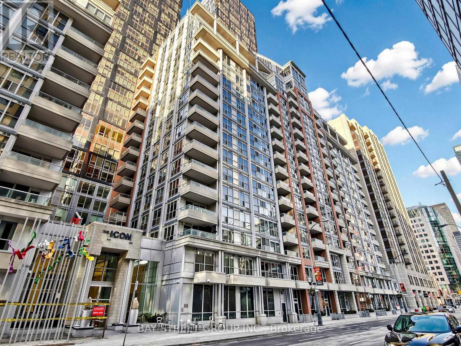 #1134 250 WELLINGTON STREET W - 1